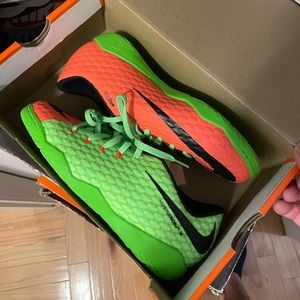 WMNS soccer / running shoe